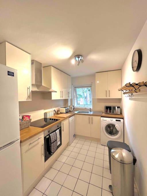 Beautiful Windsor 2 Bed, Perfect Location, 5 Mins Walk To Centre, Free Parking, Legoland, Ascot Daire Dış mekan fotoğraf