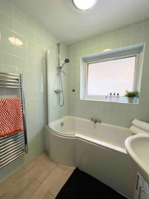 Beautiful Windsor 2 Bed, Perfect Location, 5 Mins Walk To Centre, Free Parking, Legoland, Ascot Daire Dış mekan fotoğraf