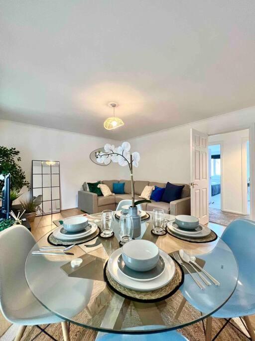 Beautiful Windsor 2 Bed, Perfect Location, 5 Mins Walk To Centre, Free Parking, Legoland, Ascot Daire Dış mekan fotoğraf